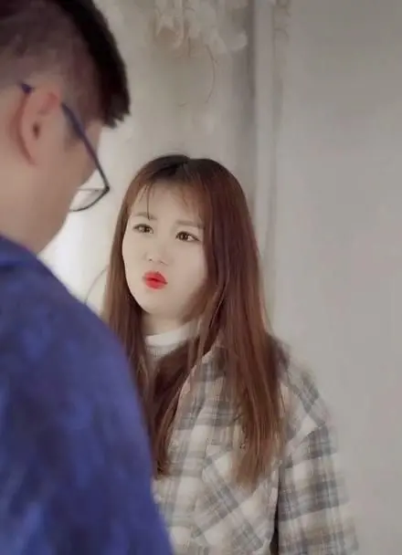 《丑妻逆袭》：颜值逆袭全球，看平凡少女如何惊艳蜕变！